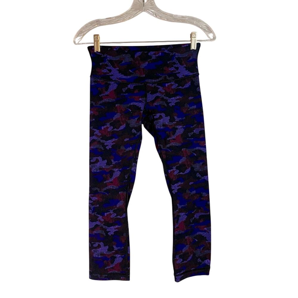 LuLuLemon Purple Camo Cropped Leggings Size 4 DD0577